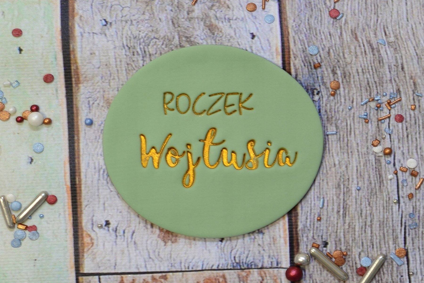 Tabliczka cukrowa na tort personalizowana imię szałwiowa złoty napis