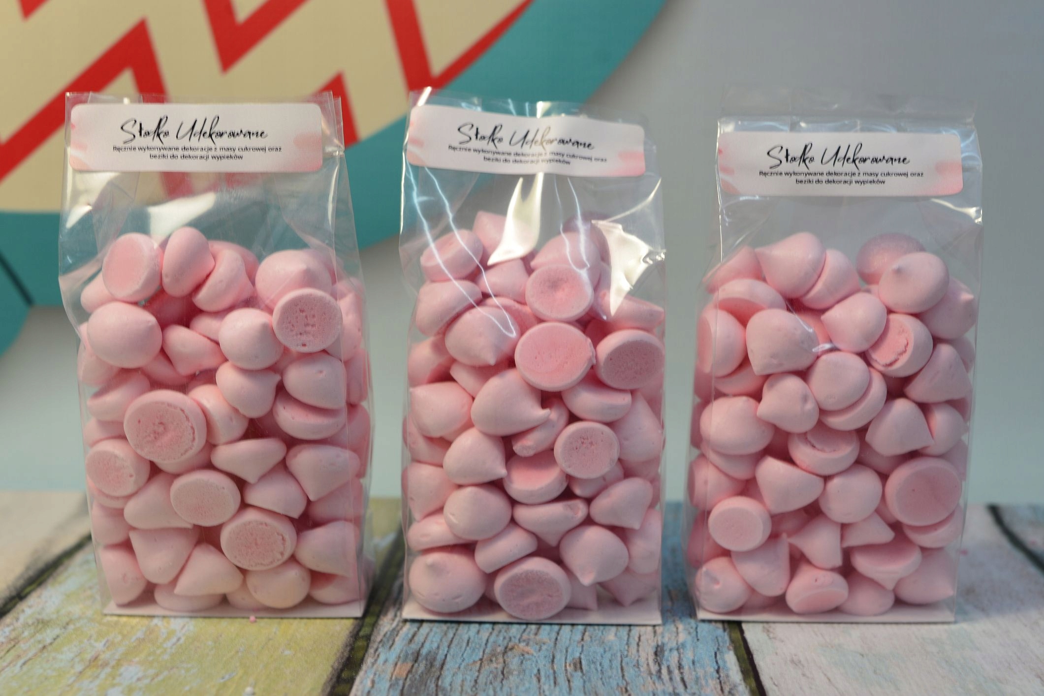 POSYPKA dekoracje na tort babeczki, MINI BEZIKI BEZY kropelki różowe 40g